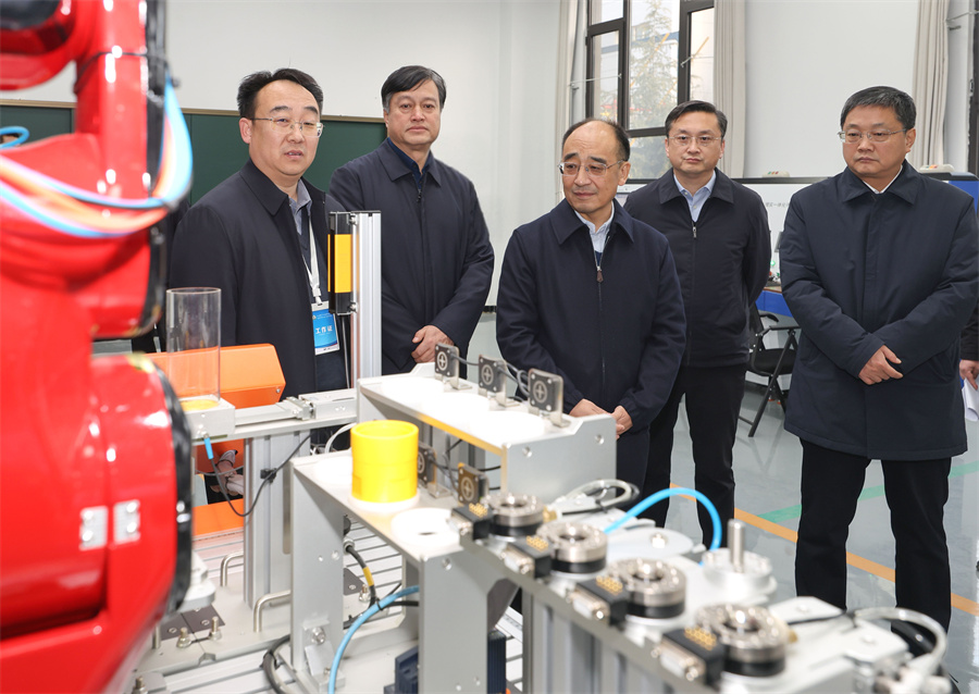 姚逊调研职业教育发展工作 姚逊调研职业教育发展工作